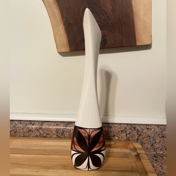 Vintage MCM Minimalist 'Pohaku Kiln' Hawaii Ceramic Bud Vase - Picture 6 of 6